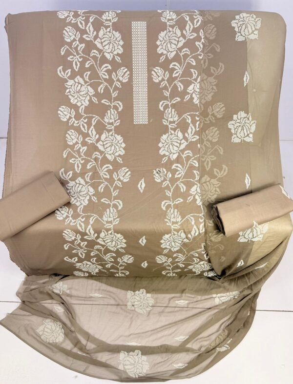 WhatsApp Image 2026-04-16 at 3.18.55 PM (5) Bareeze Lawn embroidered SE-25